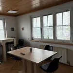 Homestay Danner Regau - Moeblierte Langzeit- & Monteurapartments Nahe Gmunden, Laakirchen, Salzburg & Wels I Vollmoebliert & Mit Parkplatz