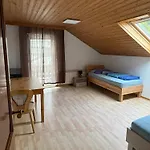 Danner Regau - Moeblierte Langzeit- & Monteurapartments Nahe Gmunden, Laakirchen, Salzburg & Wels I Vollmoebliert & Mit Parkplatz *