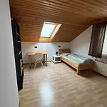 Privat bolig Danner Regau - Moeblierte Langzeit- & Monteurapartments Nahe Gmunden, Laakirchen, Salzburg & Wels I Vollmoebliert & Mit Parkplatz Rutzenmoos