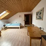 Privat bolig Danner Regau - Moeblierte Langzeit- & Monteurapartments Nahe Gmunden, Laakirchen, Salzburg & Wels I Vollmoebliert & Mit Parkplatz