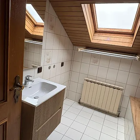 Danner Regau - Moeblierte Langzeit- & Monteurapartments Nahe Gmunden, Laakirchen, Salzburg & Wels I Vollmoebliert & Mit Parkplatz *