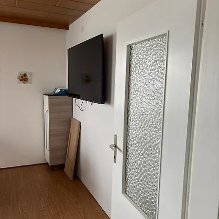 홈스테이 Danner Regau - Moeblierte Langzeit- & Monteurapartments Nahe Gmunden, Laakirchen, Salzburg & Wels I Vollmoebliert & Mit Parkplatz Rutzenmoos