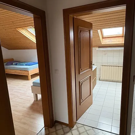 Danner Regau - Moeblierte Langzeit- & Monteurapartments Nahe Gmunden, Laakirchen, Salzburg & Wels I Vollmoebliert & Mit Parkplatz 홈스테이 *