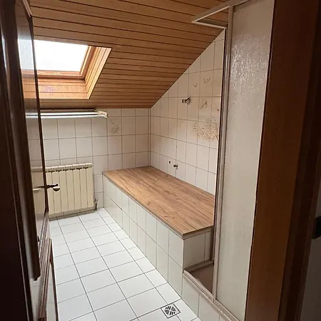 Danner Regau - Moeblierte Langzeit- & Monteurapartments Nahe Gmunden, Laakirchen, Salzburg & Wels I Vollmoebliert & Mit Parkplatz 홈스테이