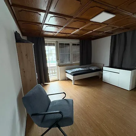 Danner Regau - Moeblierte Langzeit- & Monteurapartments Nahe Gmunden, Laakirchen, Salzburg & Wels I Vollmoebliert & Mit Parkplatz Habitación en casa particular Rutzenmoos