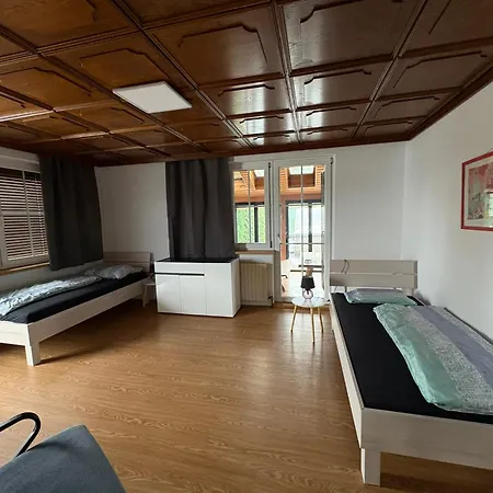 Habitación en casa particular Danner Regau - Moeblierte Langzeit- & Monteurapartments Nahe Gmunden, Laakirchen, Salzburg & Wels I Vollmoebliert & Mit Parkplatz Rutzenmoos