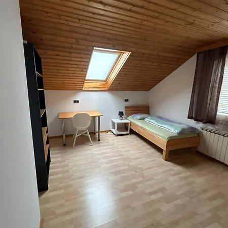 홈스테이 Danner Regau - Moeblierte Langzeit- & Monteurapartments Nahe Gmunden, Laakirchen, Salzburg & Wels I Vollmoebliert & Mit Parkplatz Rutzenmoos