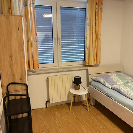 Danner Regau - Moeblierte Langzeit- & Monteurapartments Nahe Gmunden, Laakirchen, Salzburg & Wels I Vollmoebliert & Mit Parkplatz 홈스테이