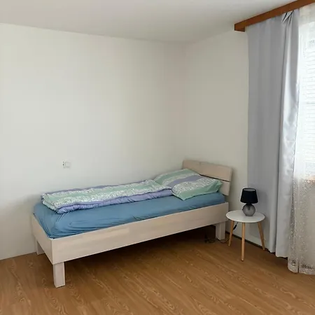 홈스테이 Danner Regau - Moeblierte Langzeit- & Monteurapartments Nahe Gmunden, Laakirchen, Salzburg & Wels I Vollmoebliert & Mit Parkplatz Rutzenmoos