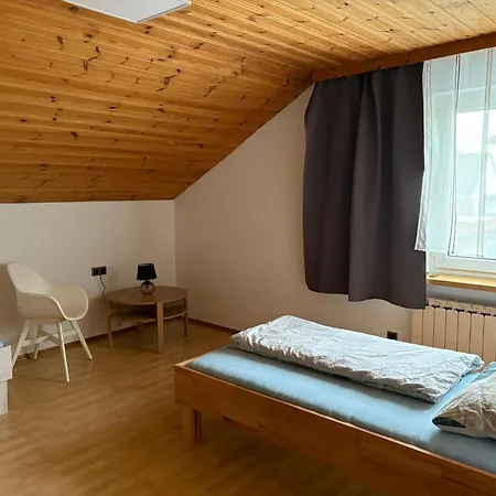 Danner Regau - Moeblierte Langzeit- & Monteurapartments Nahe Gmunden, Laakirchen, Salzburg & Wels I Vollmoebliert & Mit Parkplatz 홈스테이