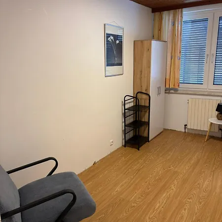 Danner Regau - Moeblierte Langzeit- & Monteurapartments Nahe Gmunden, Laakirchen, Salzburg & Wels I Vollmoebliert & Mit Parkplatz * Rutzenmoos