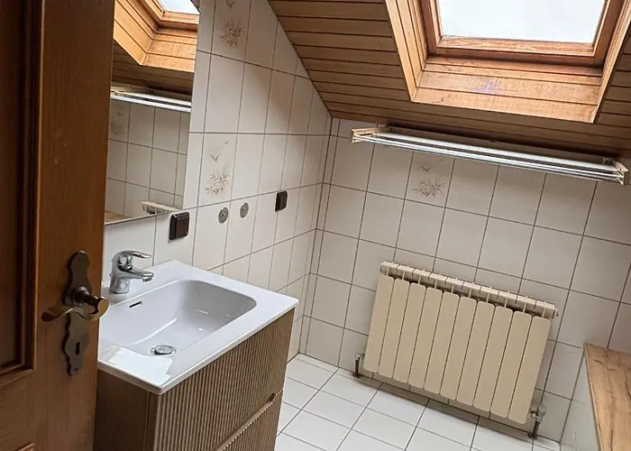 Danner Regau - Moeblierte Langzeit- & Monteurapartments Nahe Gmunden, Laakirchen, Salzburg & Wels I Vollmoebliert & Mit Parkplatz *