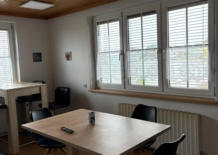 Habitación en casa particular Danner Regau - Moeblierte Langzeit- & Monteurapartments Nahe Gmunden, Laakirchen, Salzburg & Wels I Vollmoebliert & Mit Parkplatz