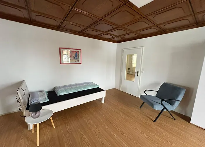 Danner Regau - Moeblierte Langzeit- & Monteurapartments Nahe Gmunden, Laakirchen, Salzburg & Wels I Vollmoebliert & Mit Parkplatz Habitación en casa particular