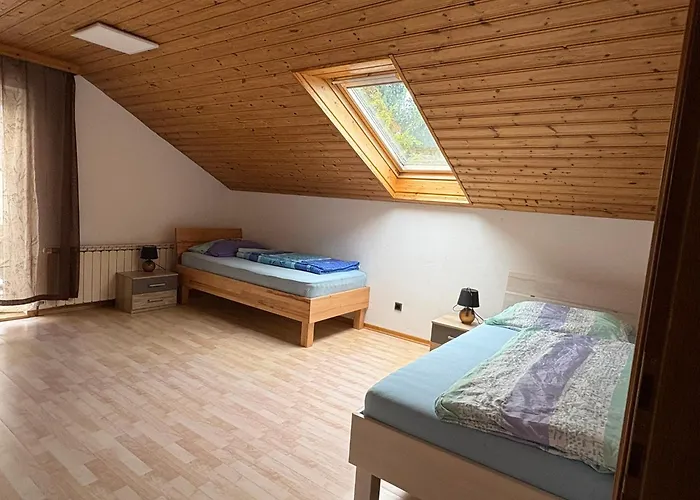 Danner Regau - Moeblierte Langzeit- & Monteurapartments Nahe Gmunden, Laakirchen, Salzburg & Wels I Vollmoebliert & Mit Parkplatz * Rutzenmoos