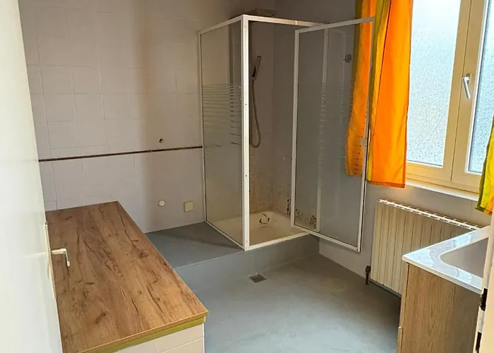 Danner Regau - Moeblierte Langzeit- & Monteurapartments Nahe Gmunden, Laakirchen, Salzburg & Wels I Vollmoebliert & Mit Parkplatz Habitación en casa particular *