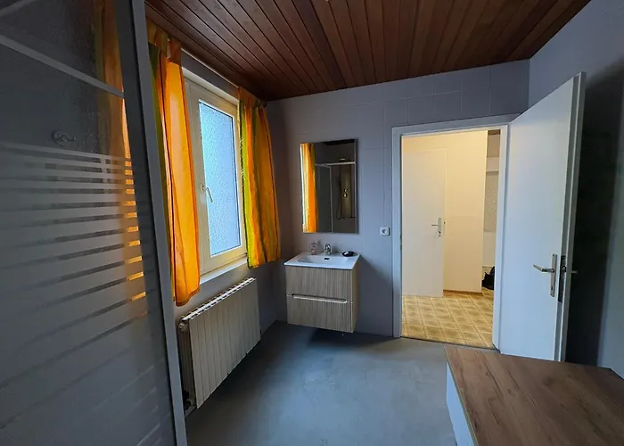 Habitación en casa particular Danner Regau - Moeblierte Langzeit- & Monteurapartments Nahe Gmunden, Laakirchen, Salzburg & Wels I Vollmoebliert & Mit Parkplatz *