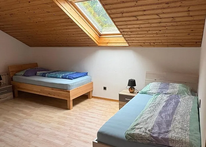 Danner Regau - Moeblierte Langzeit- & Monteurapartments Nahe Gmunden, Laakirchen, Salzburg & Wels I Vollmoebliert & Mit Parkplatz Habitación en casa particular Rutzenmoos