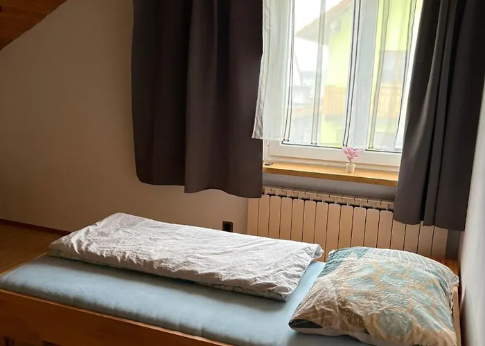 Danner Regau - Moeblierte Langzeit- & Monteurapartments Nahe Gmunden, Laakirchen, Salzburg & Wels I Vollmoebliert & Mit Parkplatz Rutzenmoos