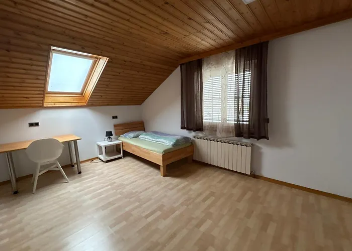 Danner Regau - Moeblierte Langzeit- & Monteurapartments Nahe Gmunden, Laakirchen, Salzburg & Wels I Vollmoebliert & Mit Parkplatz * Rutzenmoos