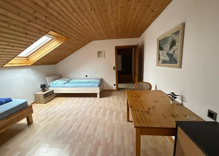 Habitación en casa particular Danner Regau - Moeblierte Langzeit- & Monteurapartments Nahe Gmunden, Laakirchen, Salzburg & Wels I Vollmoebliert & Mit Parkplatz