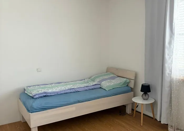 Habitación en casa particular Danner Regau - Moeblierte Langzeit- & Monteurapartments Nahe Gmunden, Laakirchen, Salzburg & Wels I Vollmoebliert & Mit Parkplatz Rutzenmoos