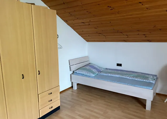 Habitación en casa particular Danner Regau - Moeblierte Langzeit- & Monteurapartments Nahe Gmunden, Laakirchen, Salzburg & Wels I Vollmoebliert & Mit Parkplatz