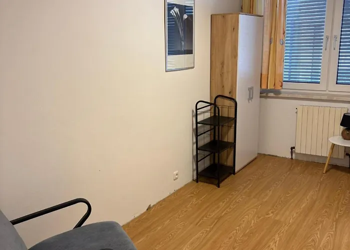 Danner Regau - Moeblierte Langzeit- & Monteurapartments Nahe Gmunden, Laakirchen, Salzburg & Wels I Vollmoebliert & Mit Parkplatz * Rutzenmoos