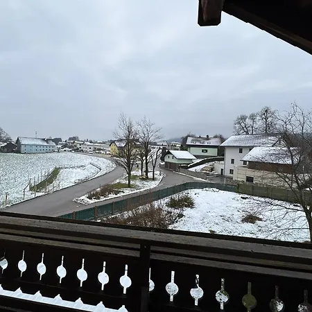 Danner Regau - Moeblierte Langzeit- & Monteurapartments Nahe Gmunden, Laakirchen, Salzburg & Wels I Vollmoebliert & Mit Parkplatz Δωμάτια σε οικογενειακή κατοικία Rutzenmoos