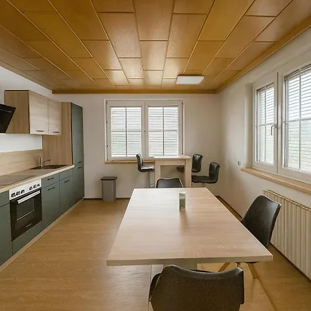 Danner Regau - Moeblierte Langzeit- & Monteurapartments Nahe Gmunden, Laakirchen, Salzburg & Wels I Vollmoebliert & Mit Parkplatz