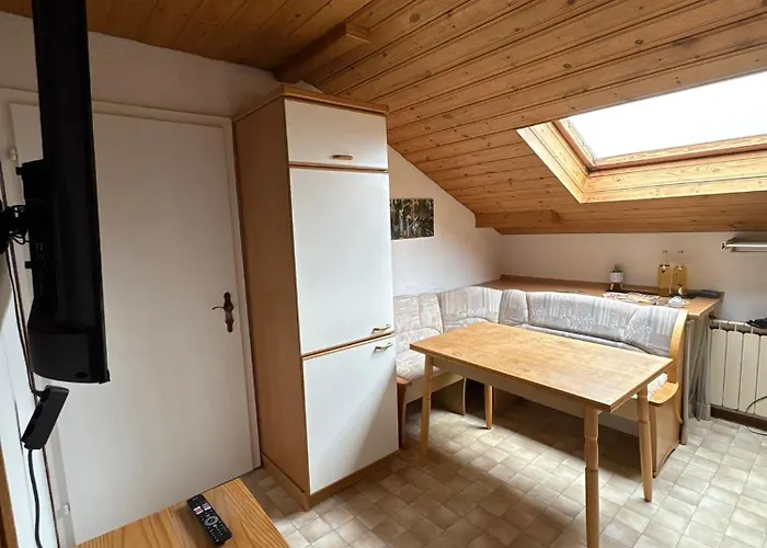 Danner Regau - Moeblierte Langzeit- & Monteurapartments Nahe Gmunden, Laakirchen, Salzburg & Wels I Vollmoebliert & Mit Parkplatz *