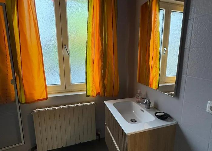 Danner Regau - Moeblierte Langzeit- & Monteurapartments Nahe Gmunden, Laakirchen, Salzburg & Wels I Vollmoebliert & Mit Parkplatz Δωμάτια σε οικογενειακή κατοικία Rutzenmoos