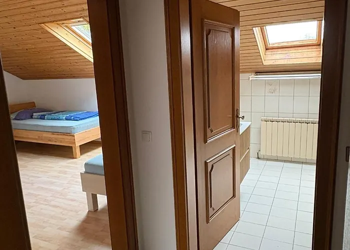 Danner Regau - Moeblierte Langzeit- & Monteurapartments Nahe Gmunden, Laakirchen, Salzburg & Wels I Vollmoebliert & Mit Parkplatz Δωμάτια σε οικογενειακή κατοικία *