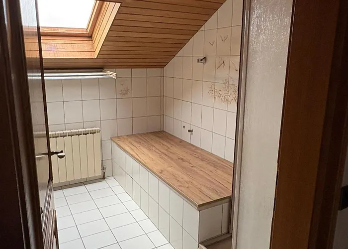 Danner Regau - Moeblierte Langzeit- & Monteurapartments Nahe Gmunden, Laakirchen, Salzburg & Wels I Vollmoebliert & Mit Parkplatz Δωμάτια σε οικογενειακή κατοικία