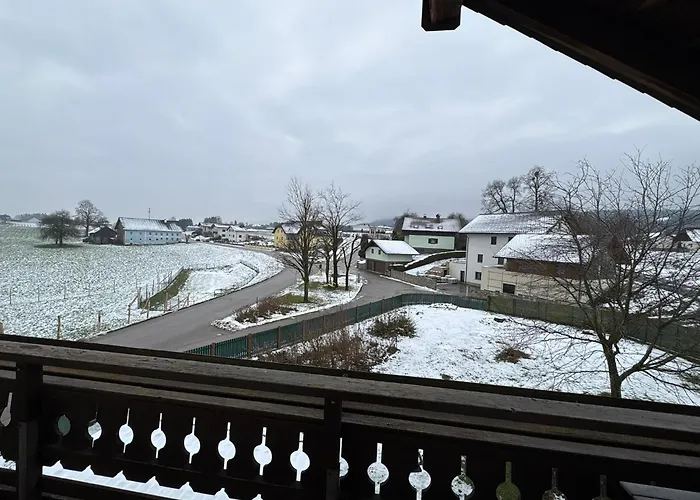 Danner Regau - Moeblierte Langzeit- & Monteurapartments Nahe Gmunden, Laakirchen, Salzburg & Wels I Vollmoebliert & Mit Parkplatz Δωμάτια σε οικογενειακή κατοικία Rutzenmoos